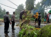 Akses Jalur Medan-Brastagi Terputus, TNI-Polri Bersinergi Lakukan Evakuasi