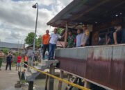 KAPOLSEK Tempe Datangi TKP Kebakaran, Bantu Petugas Pemadam Kebakaran Dan Warga Masyarakat