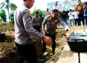 Peletakan Batu Pertama Pembangunan Masjid POLSEK Majauleng. KAPOLRES Akbp ROSID: Di Tempat Ibadah Akan Tercipta Keharmonisan Personil dan Masyarakat