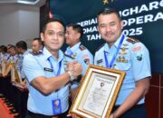 PANGKOOPSUD II SERAHKAN PENGHARGAAN KEPADA SATUAN TERBAIK DAN PERSONEL BERPRESTASI