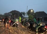 Diterjang Banjir, Polres Jepara Lakukan Rekayasa Lalu Lintas Di Jalur Provinsi Jepara-Kudus