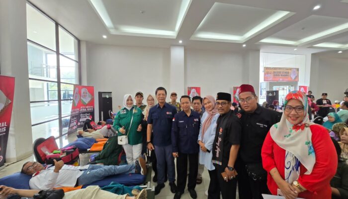Gelar Donor Darah Kembali, Fahira Idris Anggota DPD RI Dan Bang Japar Dapat Apresiasi Tertinggi dari Ketua PMI Provinsi DKI Jakarta Dinilai Rutin Adakan Donor Darah Mandiri di Jakarta