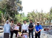 KAPOLRES Wajo Serahkan Bansos Kepada Korban Kebakaran Rumah di Desa Tua, Kecamatan Majauleng