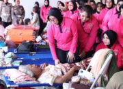 Yayasan Kemala Bhayangkari & Polres Metro Bekasi Kota Ulurkan Bantuan untuk Korban Banjir di Bekasi