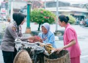 Bag SDM Polres Klaten BagikanTakjil untuk Juru Parkir dan Masyarakat
