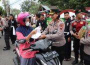 Bersama FKPSS, Kapolres Sragen Berbagi Takjil, Dari Pengendara hingga Warga Setempat Turut Berbahagia