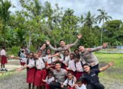 Satgas Ops Damai Cartenz Ajak Anak-anak Belajar dan Bermain di Rumah Pintar, Mimika