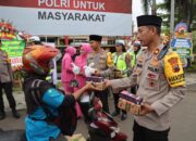 Kapolres Purworejo Pimpin Pembagian Takjil Ramadan, Wujud Kepedulian Polri pada Masyarakat