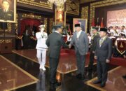 Panglima TNI Sematkan Bintang Yudha Dharma Utama Kepada Menhan RI