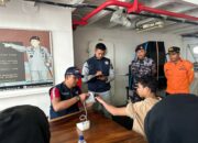 Bakamla RI Evakuasi 12 Kru Kapal Terbakar di Perairan Banten