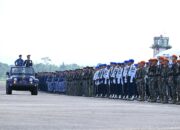 Personel TNI Angkatan Udara Gabungan Makassar Gelar Upacara Peringatan HUT Ke-79 TNI AU