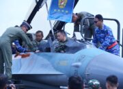 Panglima TNI dan Kasad Terbang dengan Jet Tempur TNI AU Jajaran Koopsud II dalam Misi Kehormatan