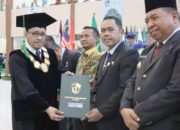 UNIVERSITAS MUSLIM INDONESIA (UMI) Makassar Menganugerahi PIN Emas Kepada BUPATI Wajo Sebagai Alumni Berprestasi
