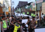 Tradisi Buka Luwur Sunan Kudus, 36 Ribu Nasi Jangkrik Dibagikan, Kapolres Kudus Pimpin Langsung Pengamanan
