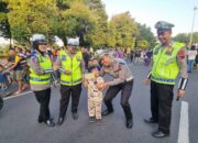 Pelanggar Lalu Lintas Berterima Kasih Hingga Cium Tangan; Polda Jateng Kedepankan Upaya Humanis