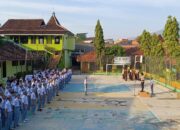 Berikan Arahan dan Motivasi, Kapolres Semarang Pimpin Upacara di SMK Islam Sudirman Ungaran