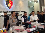 Polda Jateng Tangkap Enam Pelaku Sindikat Pembuat dan Pengedar Uang Palsu; Dua Bulan Beroperasi Cetak 4000 Lembar Uang Rp. 100 Ribu