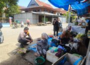 BHABINKAMTIBMAS POLSEK Belawa Sambangi Pasar Menge, Sampaikan Pesan Kamtibmas Kepada Warga