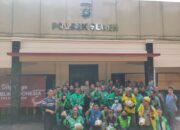 Polsek Senen Bagikan Sembako untuk Ojol, Kapolsek Minta Maaf atas Insiden Baracuda