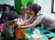 Polwan Polda Metro Jaya Gelar Bakti Kesehatan dan Kunjungi Korban Penyiraman Air Keras
