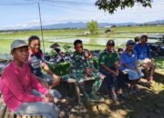 Jalin Keakraban, Babinsa Koramil 19/ Kuwarasan Ngobrol Santai Dengan Warga Petani 