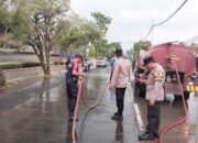 Truk Pengangkut Tebu Patah Gardan, Solar Tumpah di Jalan Kembangjoyo Pati