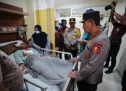 Kapolri Listyo Sigit Kunjungi Korban Ledakan SMAN 72 di RSI Cempaka Putih