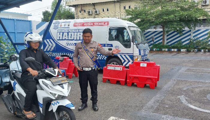Polantas Menyapa, Petugas Satlantas Polresta Pati Dampingi Pemohon SIM baru Saat Tes Drive i