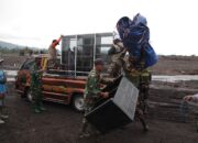 TNI Bergerak Cepat Tangani Dampak Erupsi Gunung Semeru