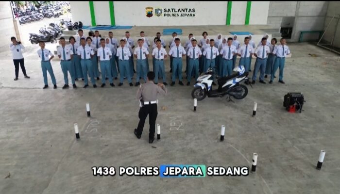 Satlantas Polres Jepara Gelar Sosialisasi “BANDENGAN” di SMAN 1 Jepara, Ajak Pelajar Berkendara Aman dan Nyaman