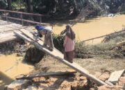 Jembatan Kemuning Idi Tunong Putus, Masyarakat Minta Pemerintah Segera Perbaiki.