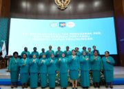 TRI TITO KARNAVIAN Lantik ANGGIETA BESTARI TABO Sebagai Ketua TP PKK dan Tim Pembina Posyandu Papua Pegunungan