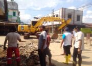 Relawan, Tokoh Dayah,Insan Pers dan Masyarakat Bersatu Pulihkan ibukota Aceh Timur dari Sisa Banjir Hidrometeorologi