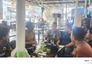 Iptu Jasman Kunjungi Posko Jurnalis, Bahas Perkembangan Pasca Banjir Aceh Timur