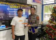 Polantas Menyapa, Satlantas Polres Semarang Beri Reward Coklat Bagi Pemohon SIM Yang Taat Aturan