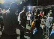 Malam Pergantian Tahun, Kapolres Lhokseumawe Sapa dan Hibur Anak-anak Korban Banjir di Pengungsian