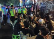 Ganggu Kenyamanan Warga dengan Miras dan Musik Keras, Event “Party Night” di Coffee Street Jalan Tanjung Kudus Dibubarkan Polisi
