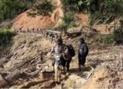 Akses Jalan Rusak, Polres Aceh Tengah Pastikan Bantuan dan Perhatian Sampai ke Warga Terpencil