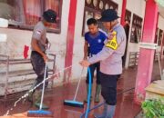 Kapolres Lhokseumawe Pimpin Langsung Pembersihan SD Negeri 5 Muara Batu Pasca Banjir