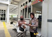 Polantas Menyapa, Satlantas Polres Semarang Berikan Reward Coklat kepada Wajib Pajak Tertib