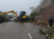 Aksi Sigap Polsek Paninggaran: Evakuasi Lumpur Sibelis hingga Bantu Warga yang Rumahnya Roboh