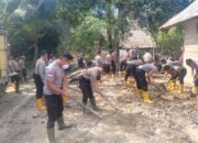 Polres Lhokseumawe Gelar Gotong Royong Pemulihan Pascabencana di Meunasah Balee Gampong Glee Dagang Sawang