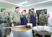 Wakil Panglima TNI Dampingi Menhan RI Kunjungi Yonif TP 852/ABY