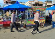 Jelang Berbuka Puasa, Polsek Muara Satu Intensifkan Patroli di Pasar Batuphat Timur