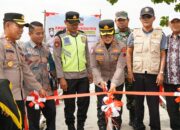 Gandeng Tangan Anak-Anak, Kapolres Sragen Resmikan Jembatan Penghubung Jati–Hadiluwih Penuh Kehangatan