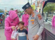 Tebar Berkah di Bulan Suci, Kapolres Lhokseumawe dan Ketua Bhayangkari Berbagi Takjil