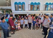 Salurkan Bantuan untuk Warga Banjir di Nisam, Kapolres Lhokseumawe Ceriakan Anak-Anak dengan Hafalan Al-Qur’an dan Sholawat