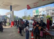 Antisipasi Panic Buying, Polisi Tertibkan Pengisian BBM di SPBU Banda sakti.