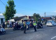 Mobilio Tabrak Truk di Depan Sekolah Al-Azhar Wonogiri, 4 Orang Luka-luka