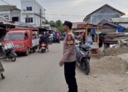 Personel Polsek Sawang Laksanakan Pengamanan dan Pengaturan Lalu Lintas Jelang Berbuka Puasa di Pasar Keude Sawang